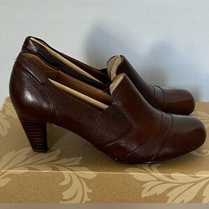 Sofft Olympia Leather Round Toe Slip-On Loafer Pump Wood Stacked Heels